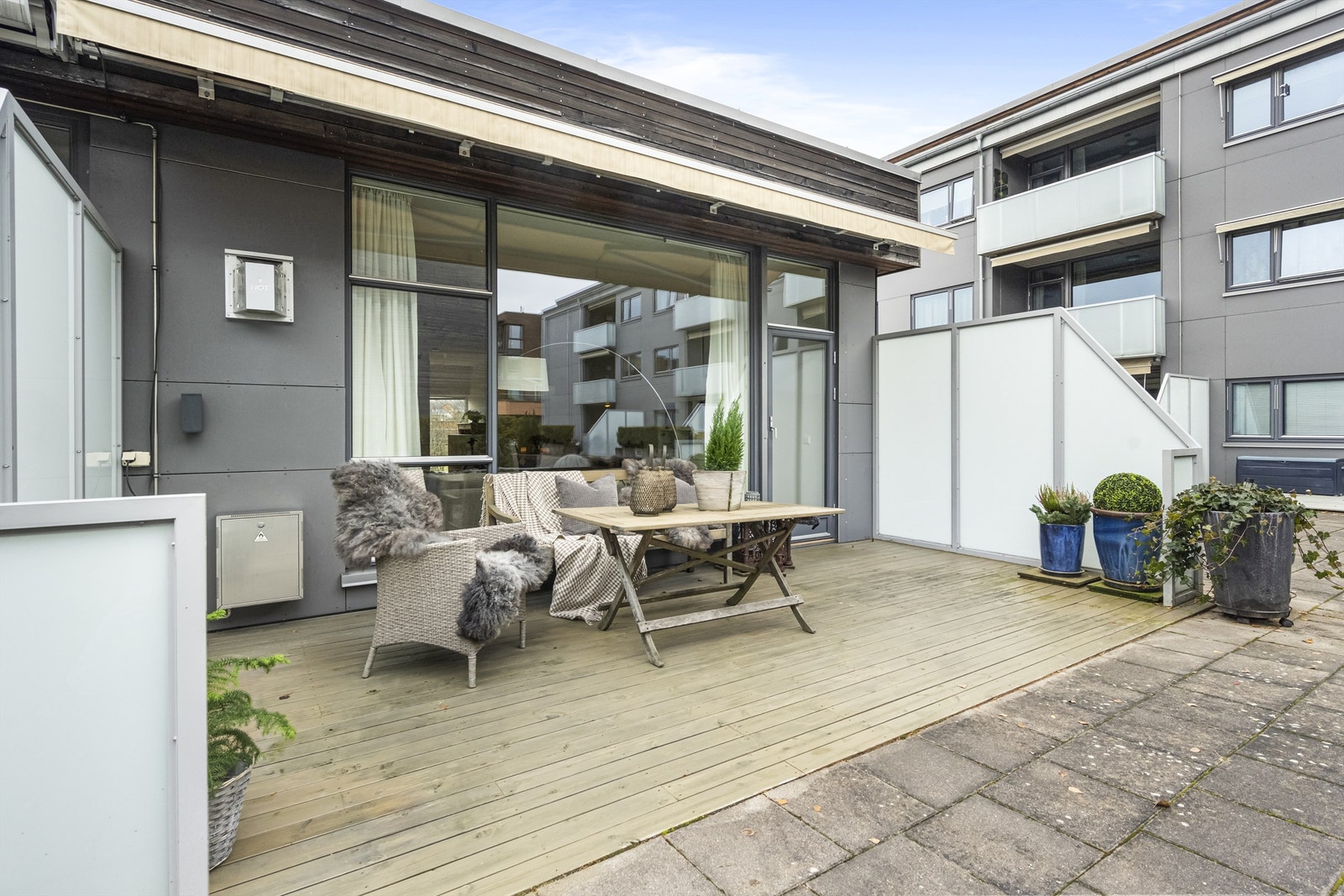 Leiligheten ligger i enden av husrekken. Galleribilde