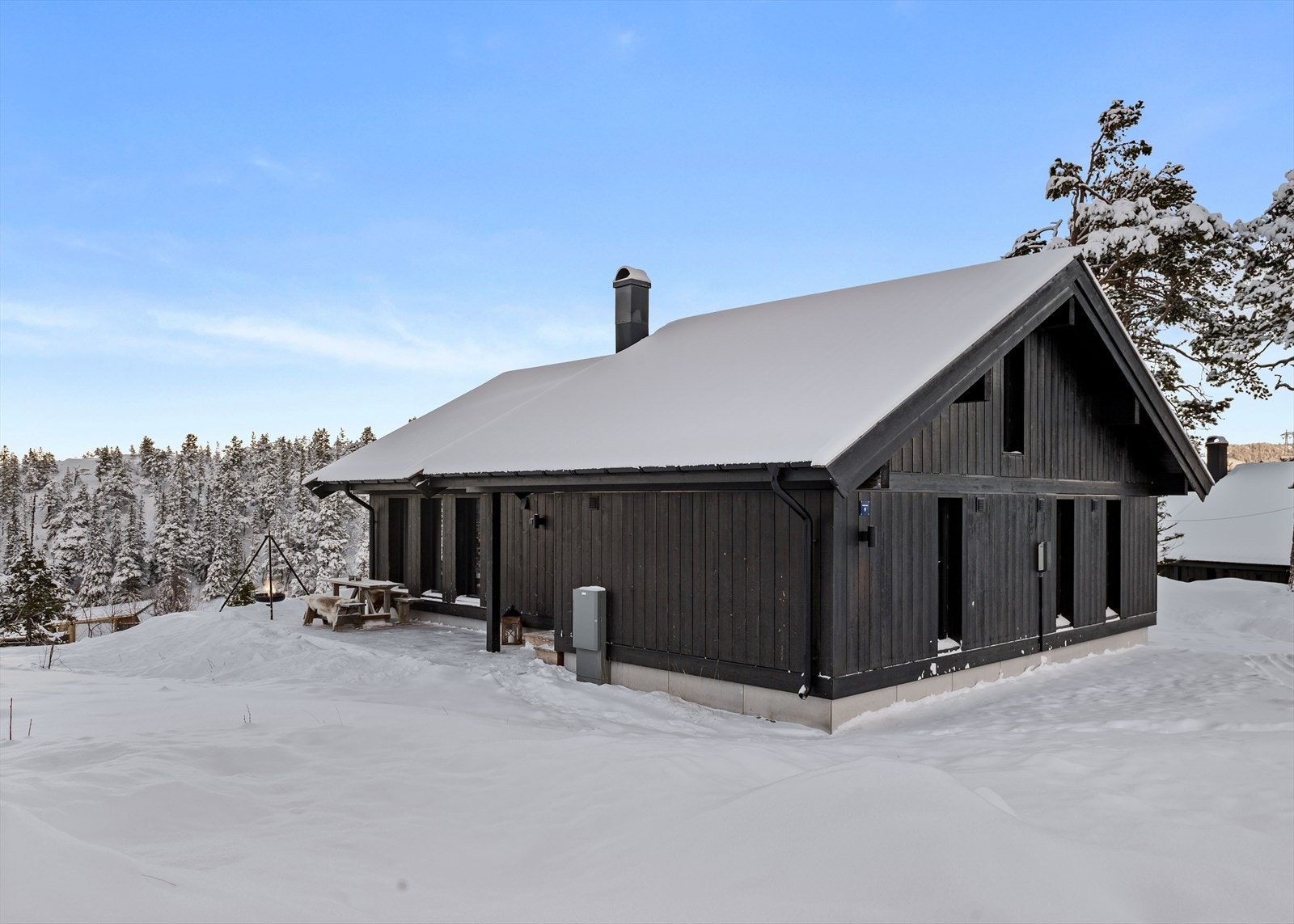 Moderne og lekker hytte rett ved slalombakken og langrennsløypene. Galleribilde