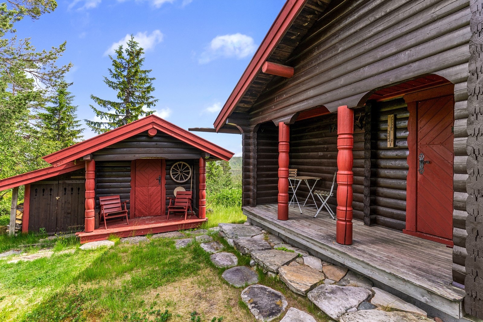 Idyllisk beliggende, klassisk fjellhytte omringet av vakker natur og nærhet til fine turmuligheter! Galleribilde