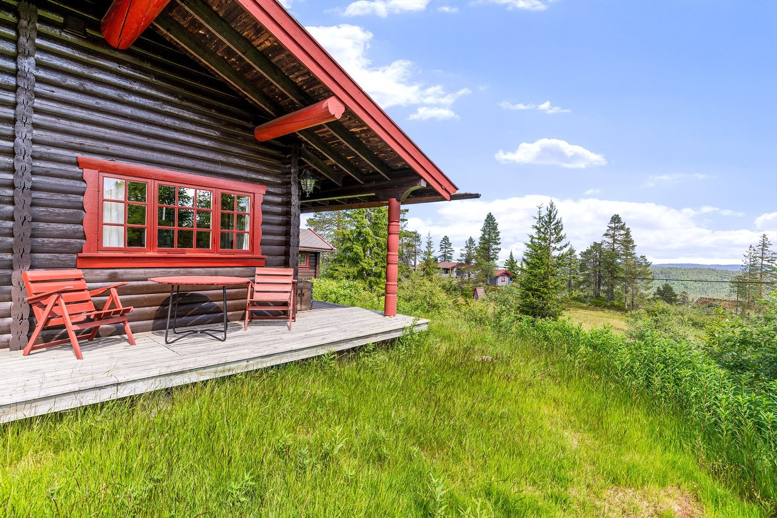 Solrik og lun terrasse rundt hytta! Galleribilde