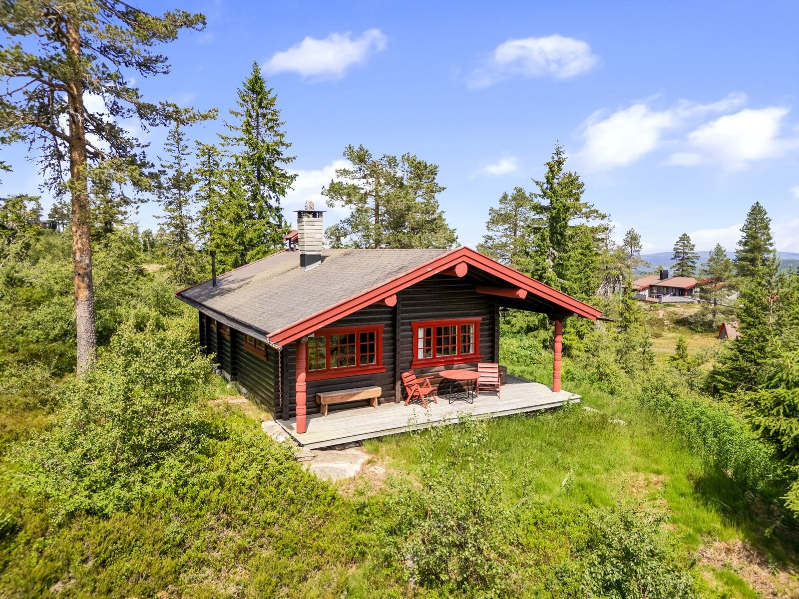 Velkommen til en klassisk tømmerhytte med særpreg og sjel! Galleribilde