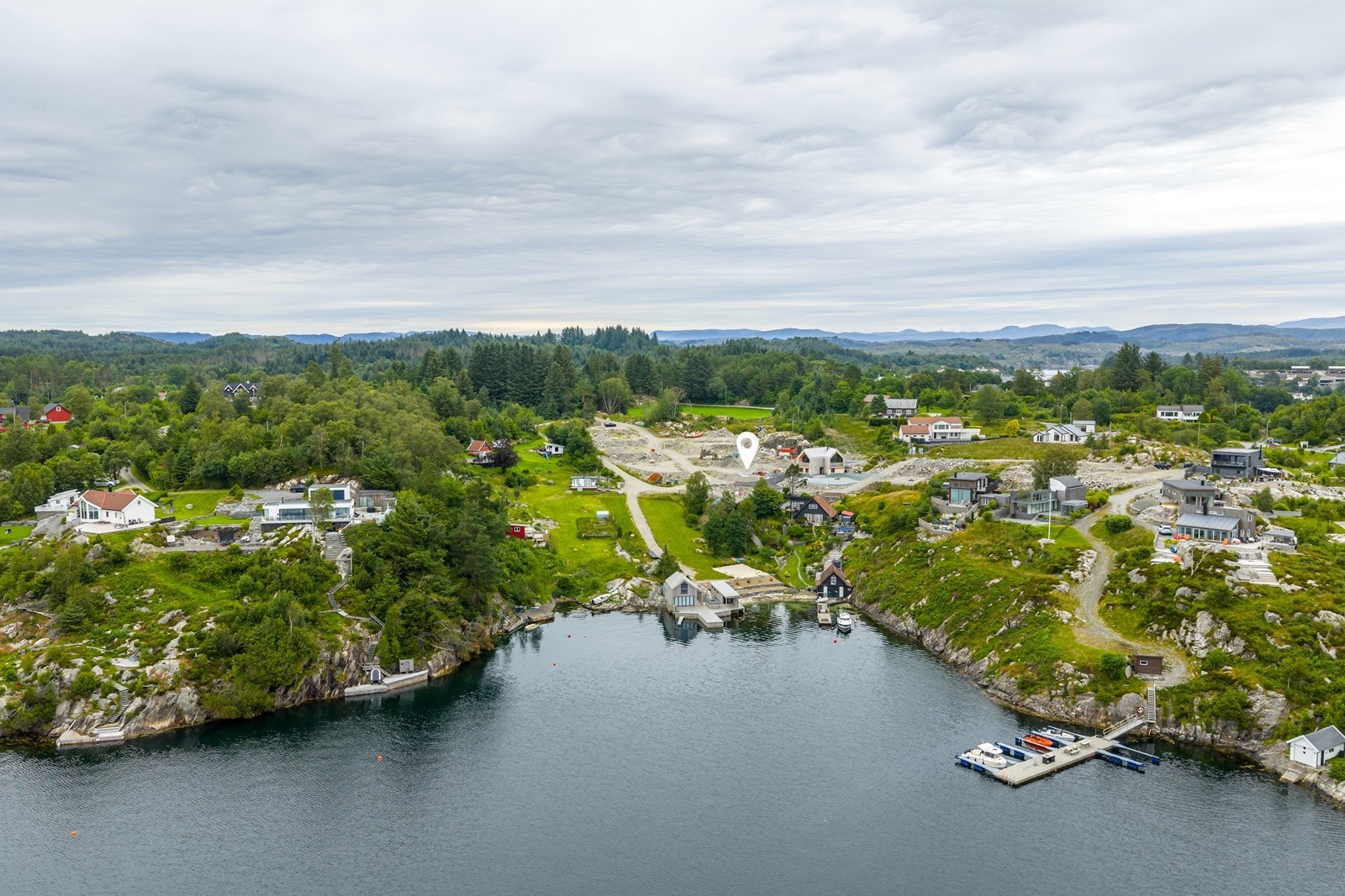 Nydelig beliggende fritidstomt i naturskjønne omgivelser i Røyksund - presentert av Kristen Brekke i Meglerhuset Rele Galleribilde