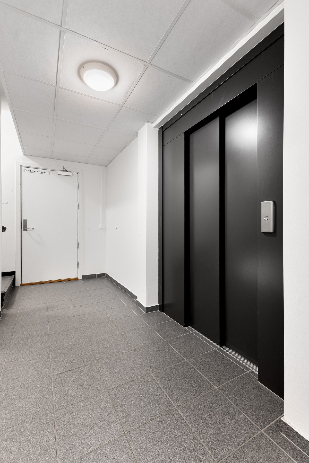 Felles trappeoppgang med heis Galleribilde