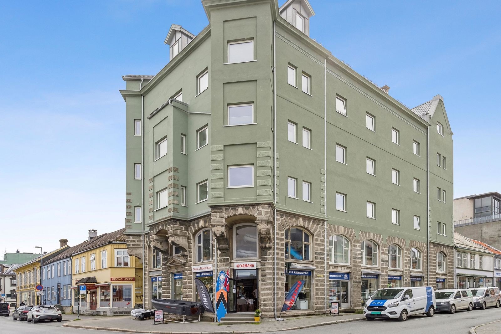 Leiligheten har beliggenhet midt i byen, her har du kort vei til det aller meste! Galleribilde