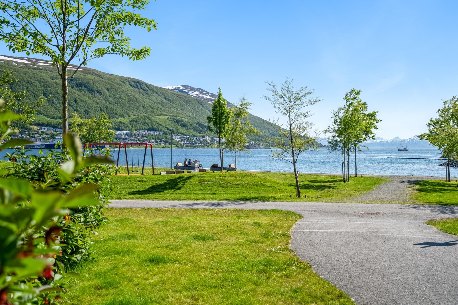 Bjerkaker Sjøpark er et nyetablert boligområde langs sjøkanten på Bjerkaker, med kort vei til alle fasiliteter. Galleribilde