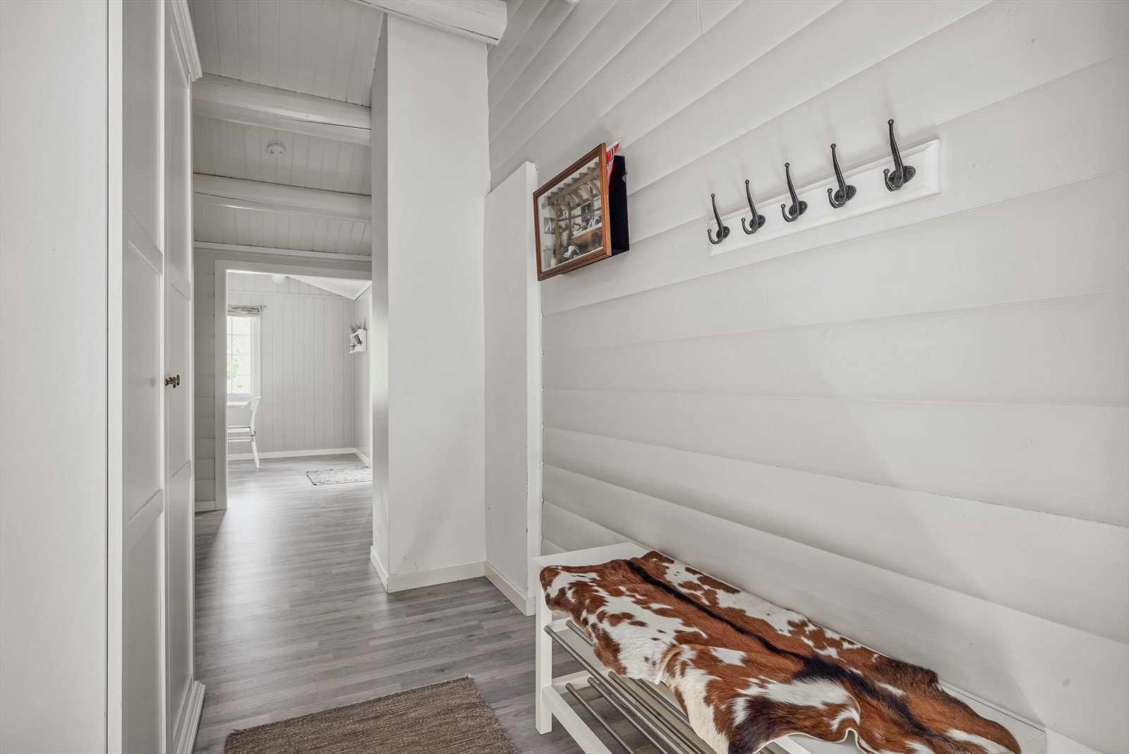 Gangen i hovedhytta Galleribilde