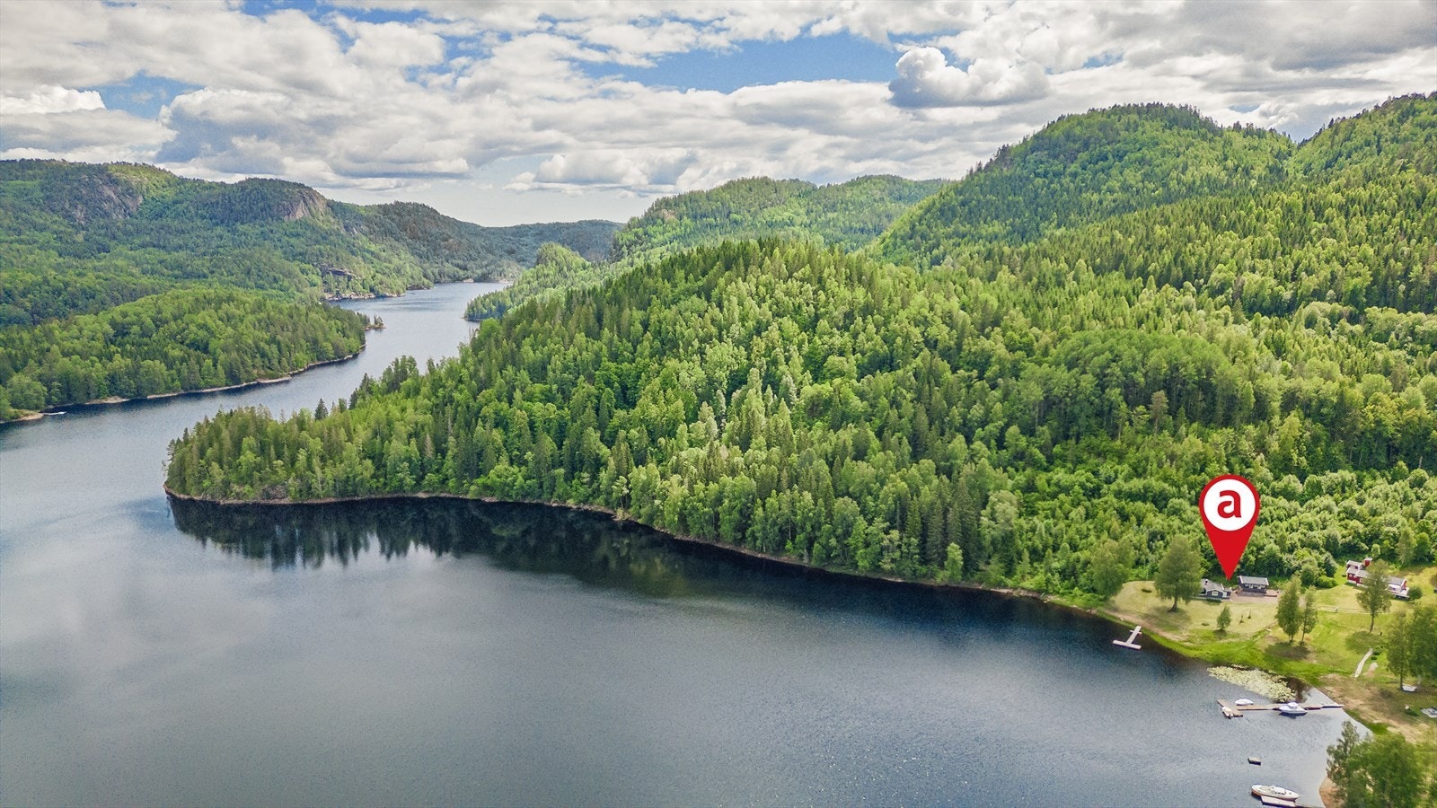 Eiendommen ligger fint til ved Farris med flotte turområder både til vanns og på land Galleribilde