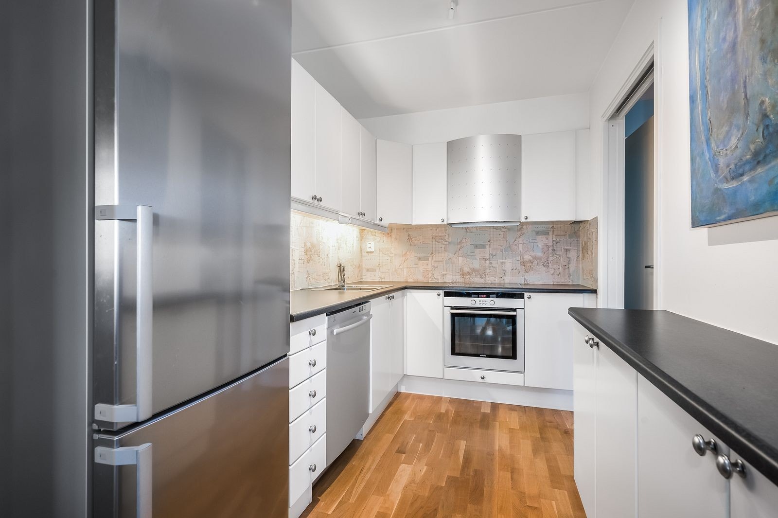 Kjøkken - delvis åpen løsning mot stue Galleribilde