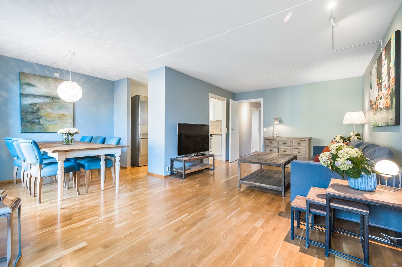 Stue - med god plass til spisestue Galleribilde