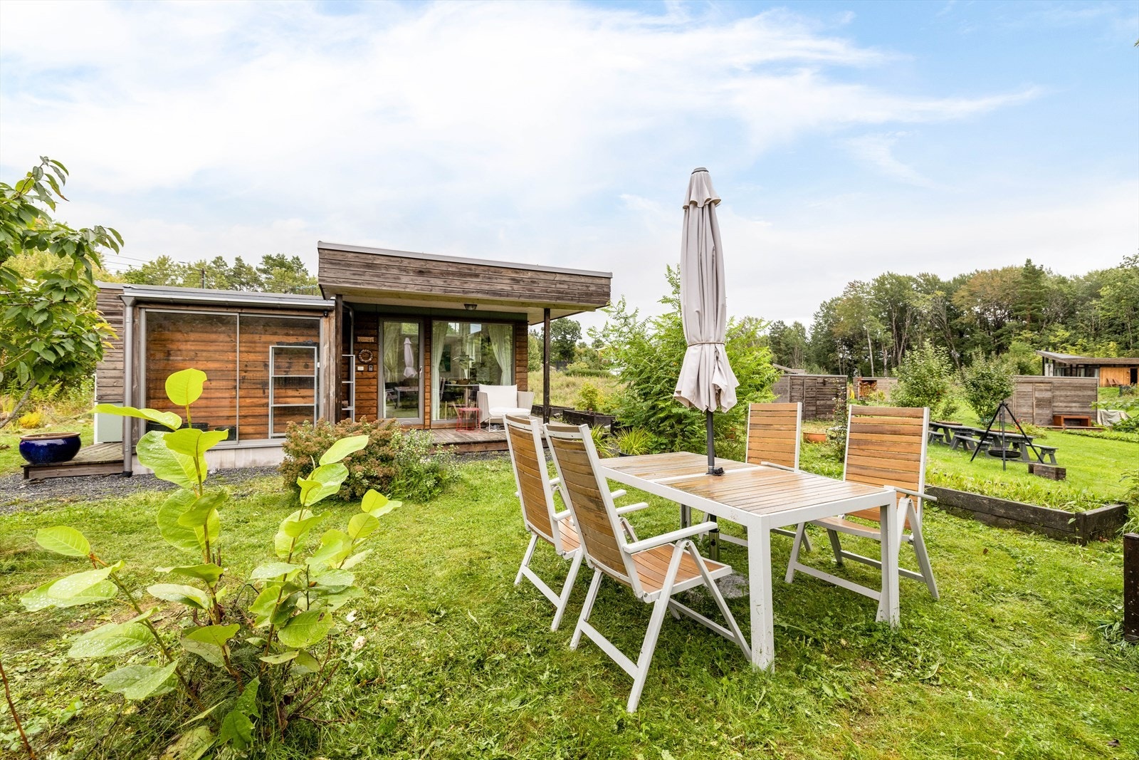 Deler av den opparbeidede hagen ligger utenfor eiendommens grense. Galleribilde