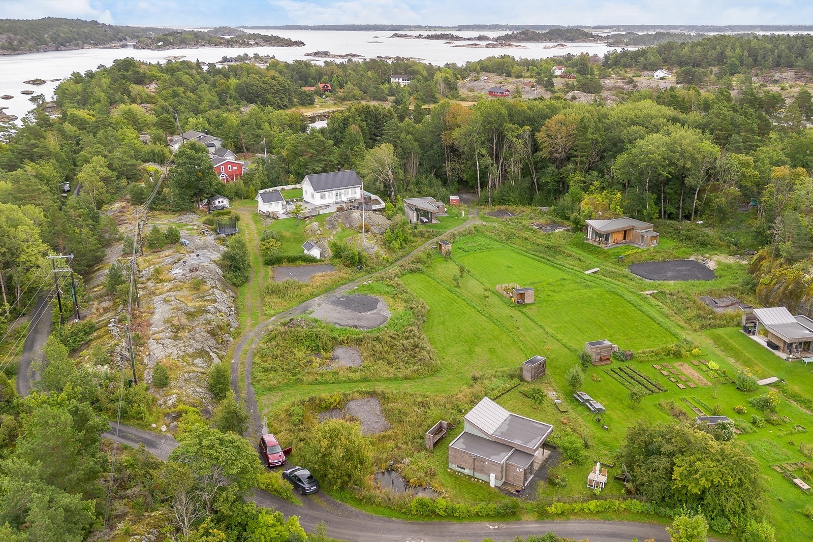Skåtøy ligger i hjertet av Kragerøskjærgården med kun 10 minutter med ferje fra Kragerø ferjekai. Galleribilde