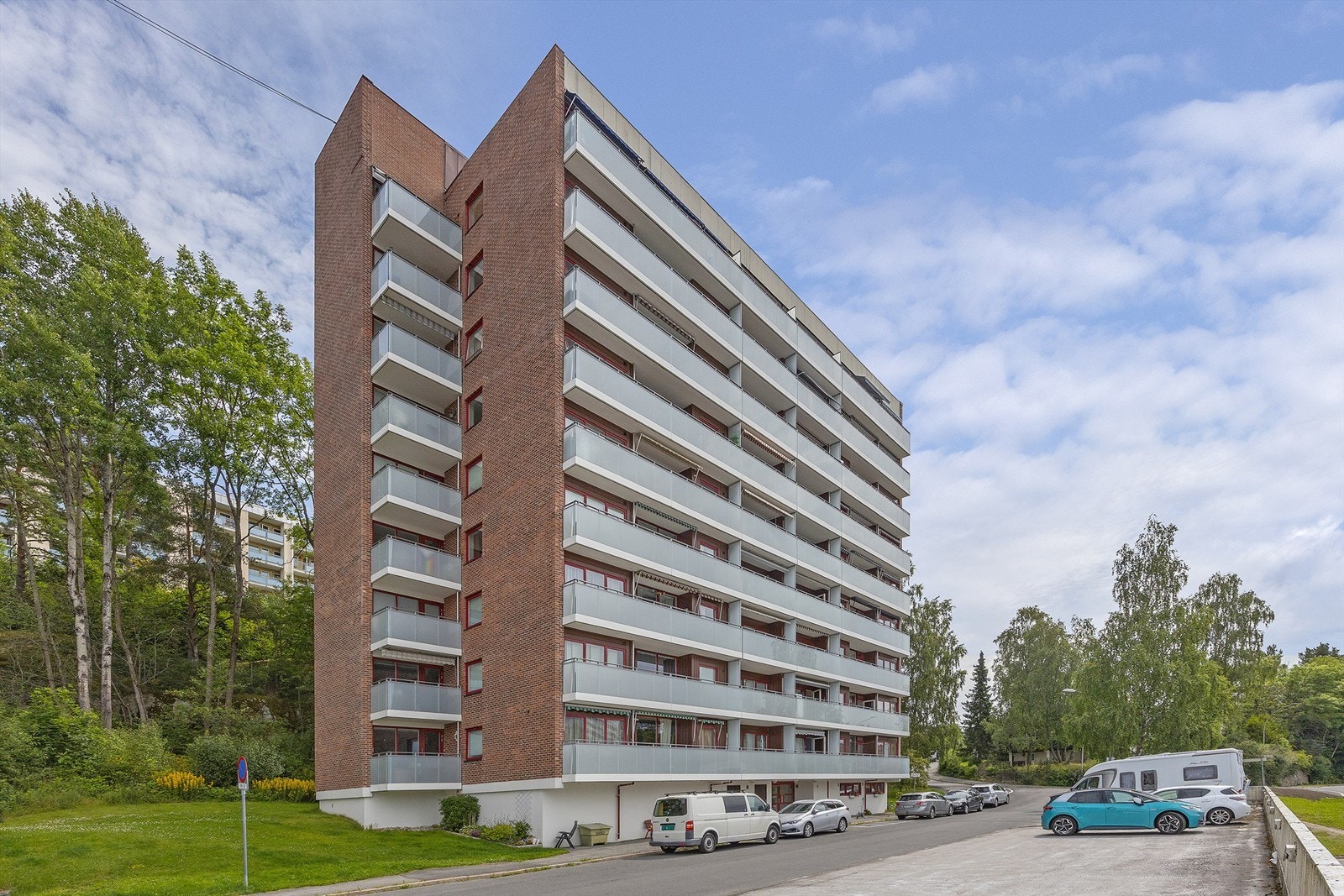 Nyere fasade og balkonger i hele borettslaget Galleribilde