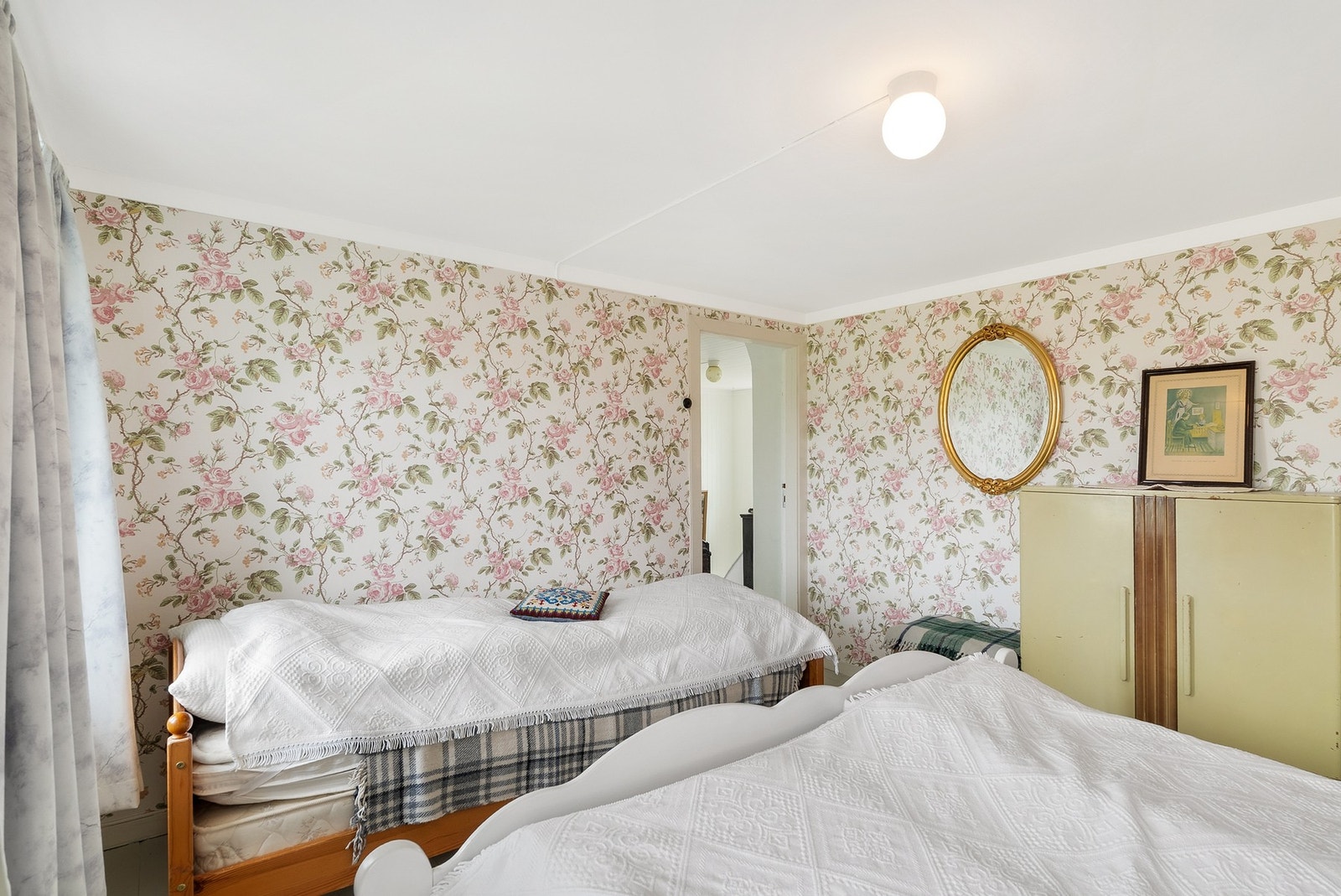 Alle soverommene har god sengeplass, i tillegg til at det er plass til annet ønsket møblement. Galleribilde