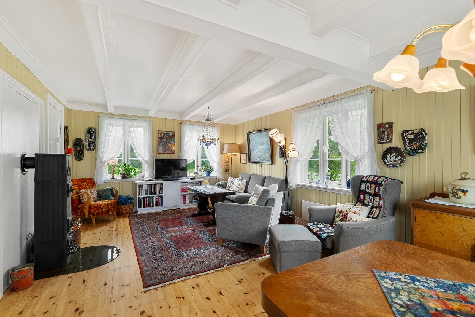 Det er også god plass til et spisebord med tilhørende stoler. Galleribilde