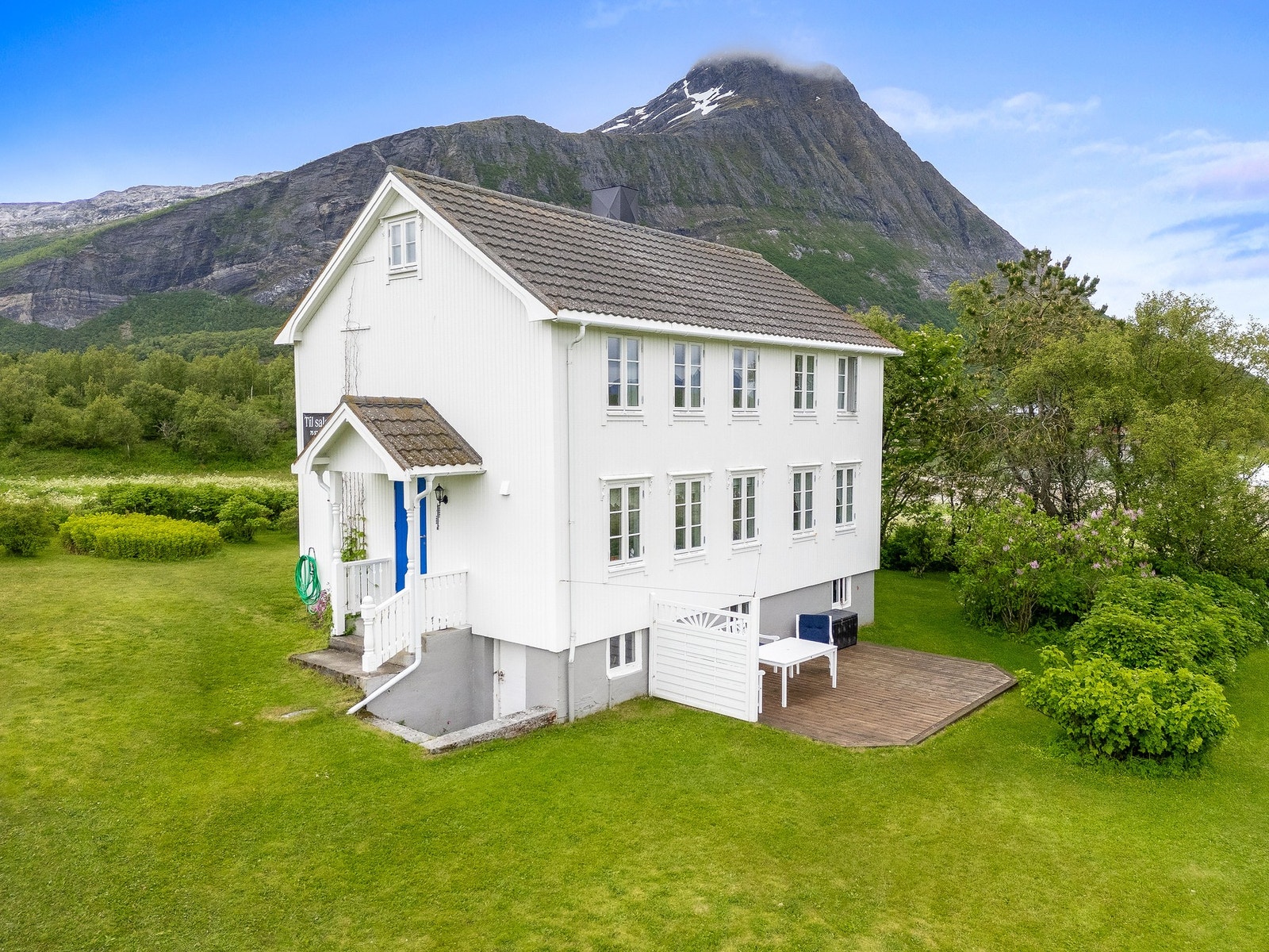 Her er det god plass til diverse utemøblement og ulike utendørsaktiviteter. Galleribilde