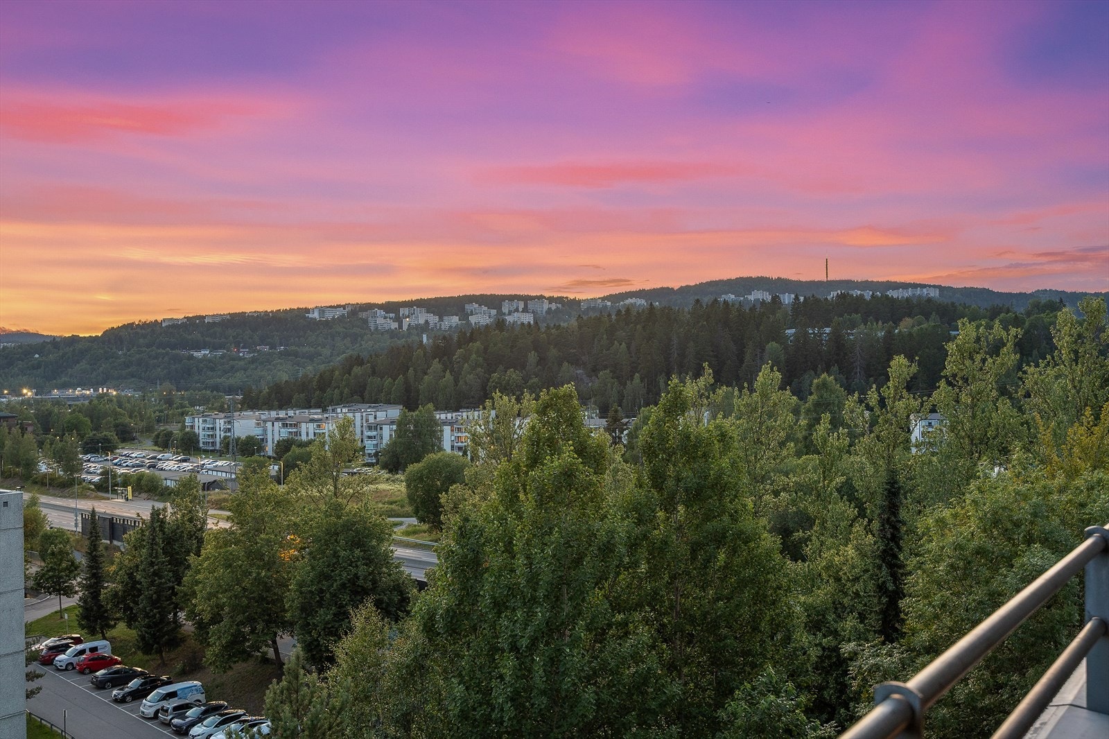 God utsikt utover Haugenstua og helt til Romsås Galleribilde