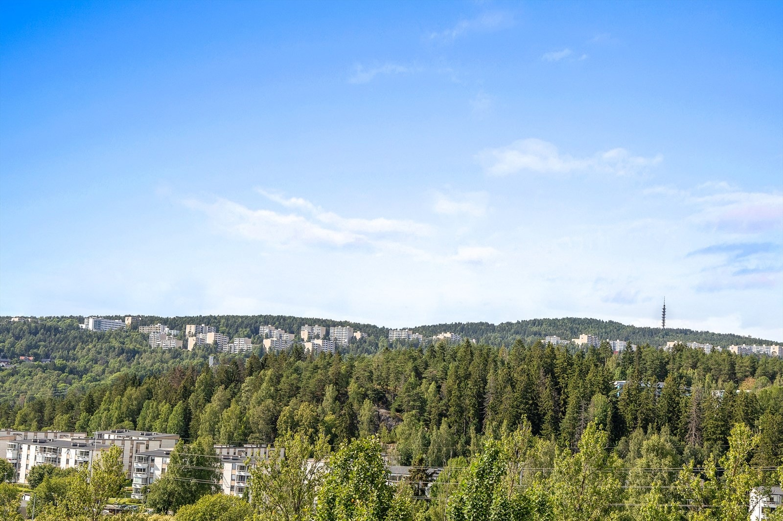 Fra boligen er det kort avstand til Strømmen sentrum med bredt utvalg av forretninger, servicetilbud og spisesteder i sentrum Galleribilde