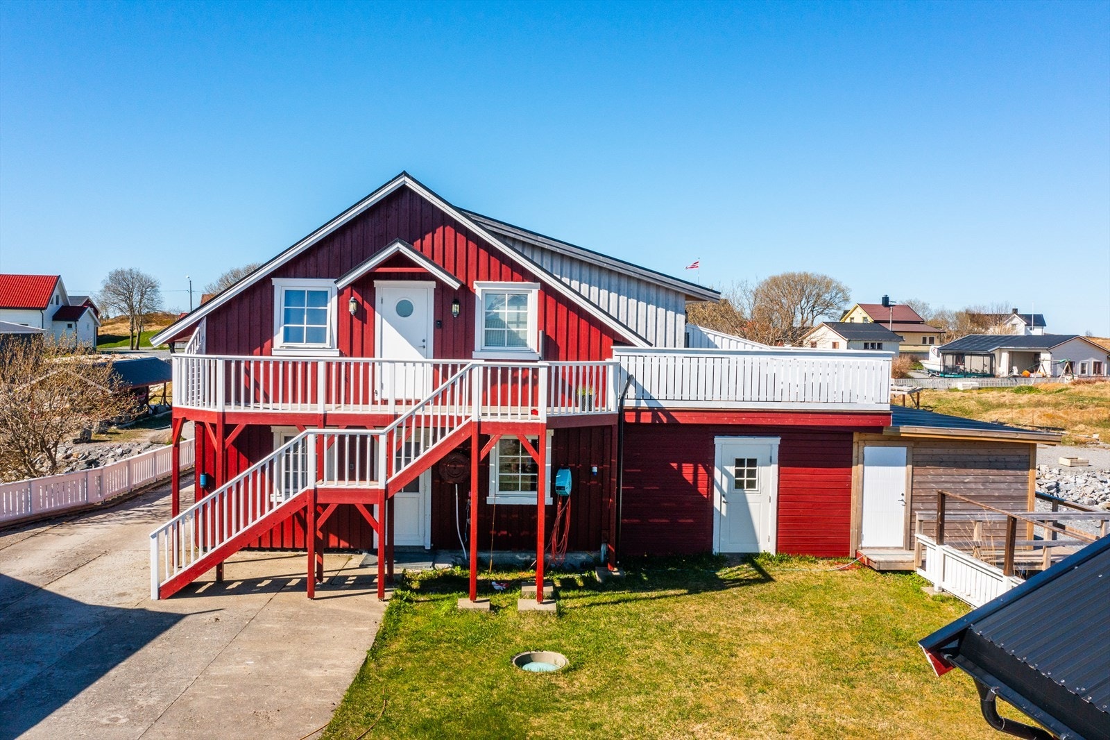 Velkommen til Ormsøyveien 10A i 1. etasje - perfekt beliggenhet for en aktiv ferie. Galleribilde