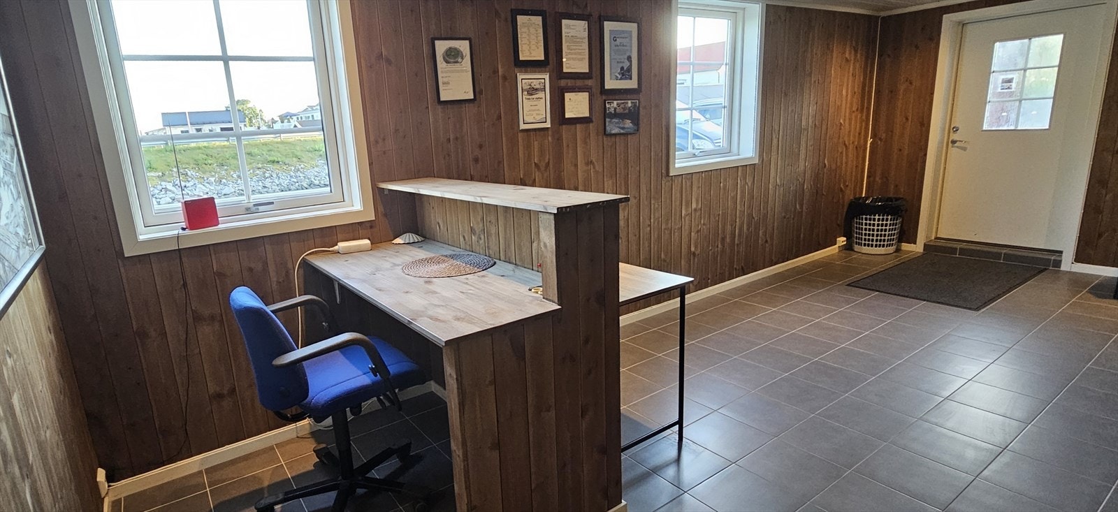 Romslig oppholdsrom. Galleribilde