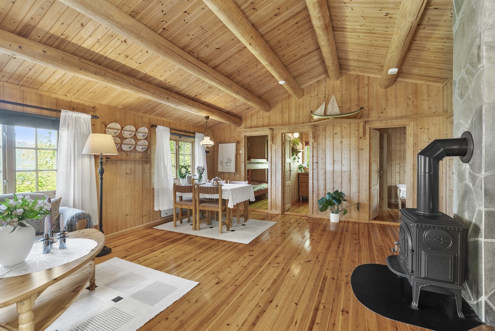 God takhøyde og luftig plass. Galleribilde