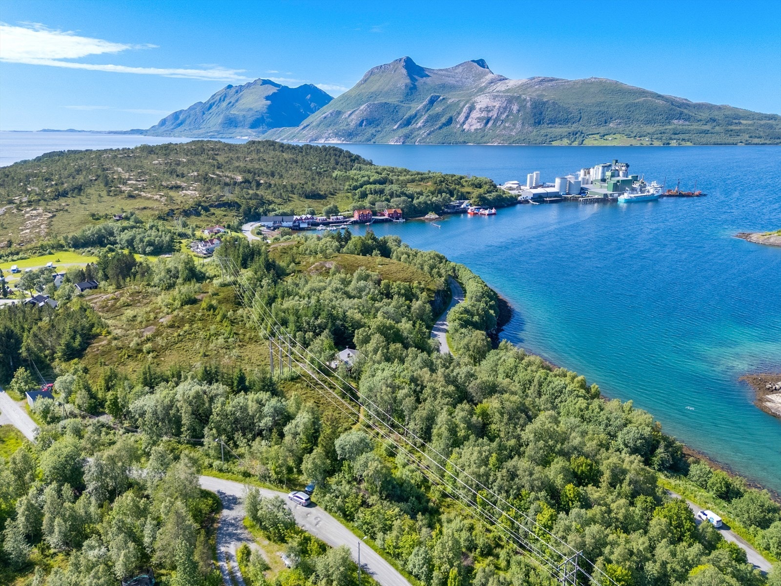Meløy byr på fantastiske naturopplevelser som fjelltur, kajakk, fiske, båtturer, havørn m.m. Galleribilde