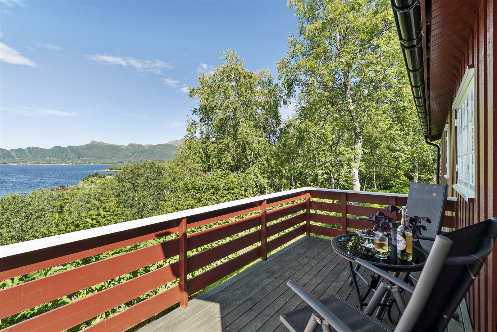 Nyt kaffekoppen med flotte sol og utsiktsforhold. Galleribilde