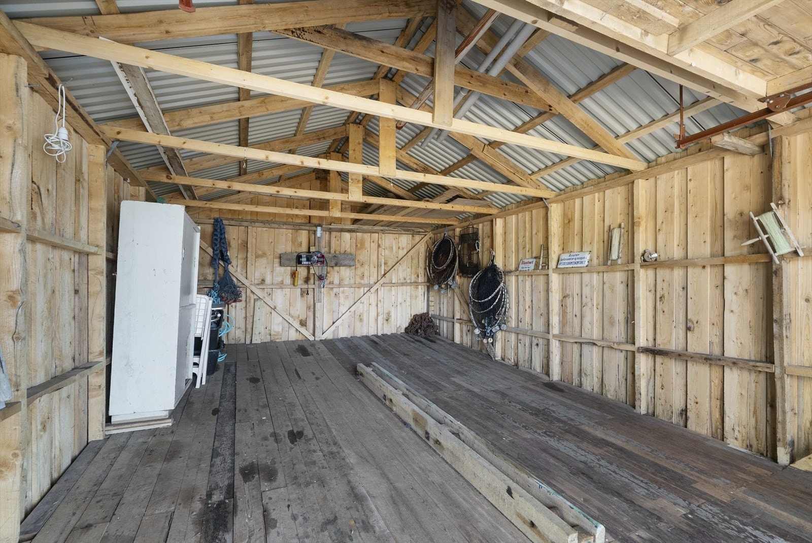 Romslig naust. Galleribilde