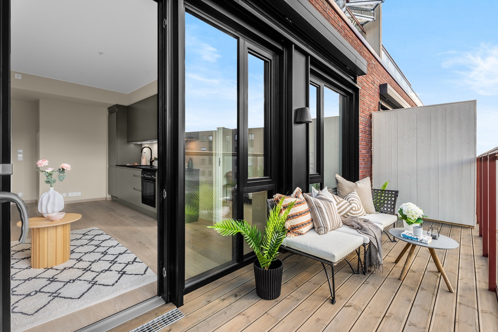 Stor og vestvendt balkong på hele 11kvm. Flott utsikt og fantastiske solforhold Galleribilde