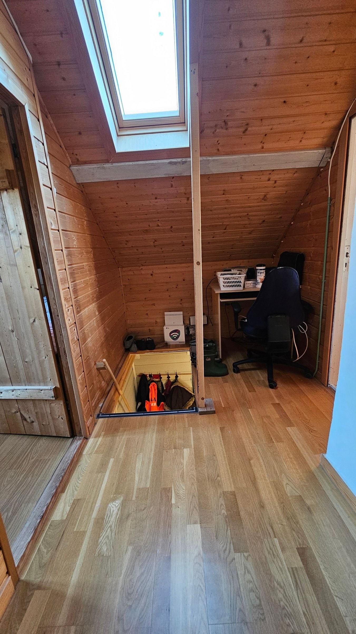 Gang 2.etg, med trapp ned Galleribilde