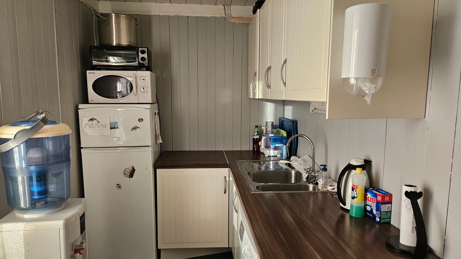 Kjøkken, sett fra komfyr Galleribilde