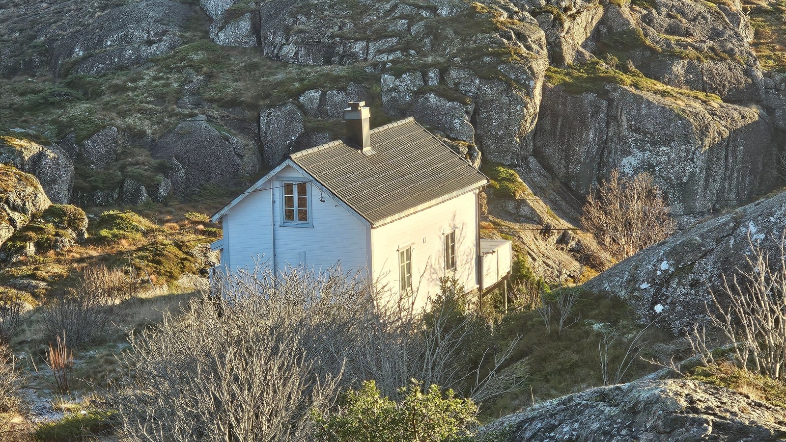 Hytta fra nordvest Galleribilde