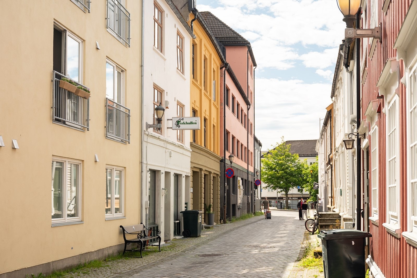 Her får du en flott beliggenhet i forhold til byens studiesteder. Det er blant annet 10 minutters gange til BI, 10 minutter buss til NTNU Gløshaugen og NTNU Kalvskinnet. Galleribilde