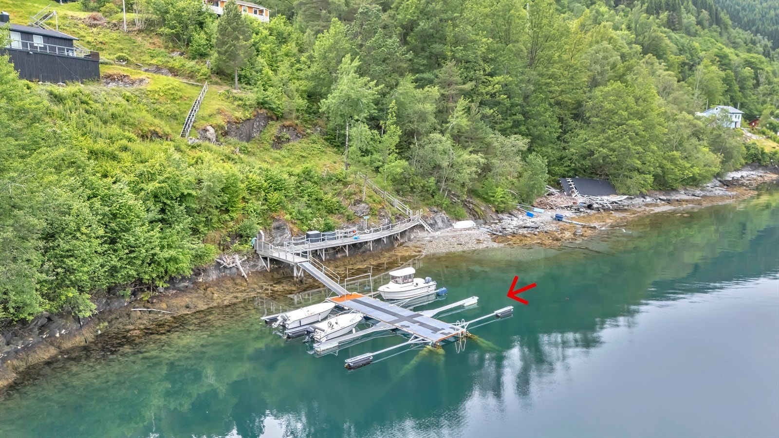 Båtplass i marina følger med. Rett nedenfor hytten. Galleribilde