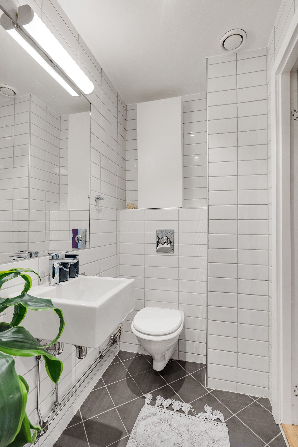 Det er opplegg for å sette inn vaskemaskin om man ønsker. Tilgang til felles vaskeri i kjeller. Galleribilde