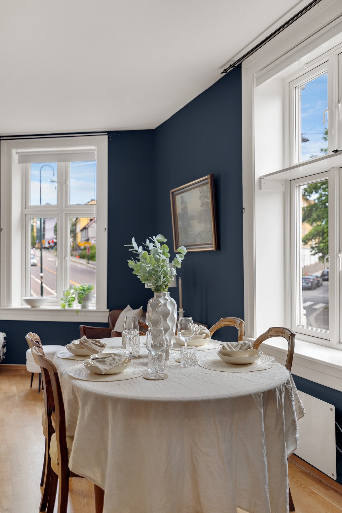 God plass til stort spisebord. Galleribilde