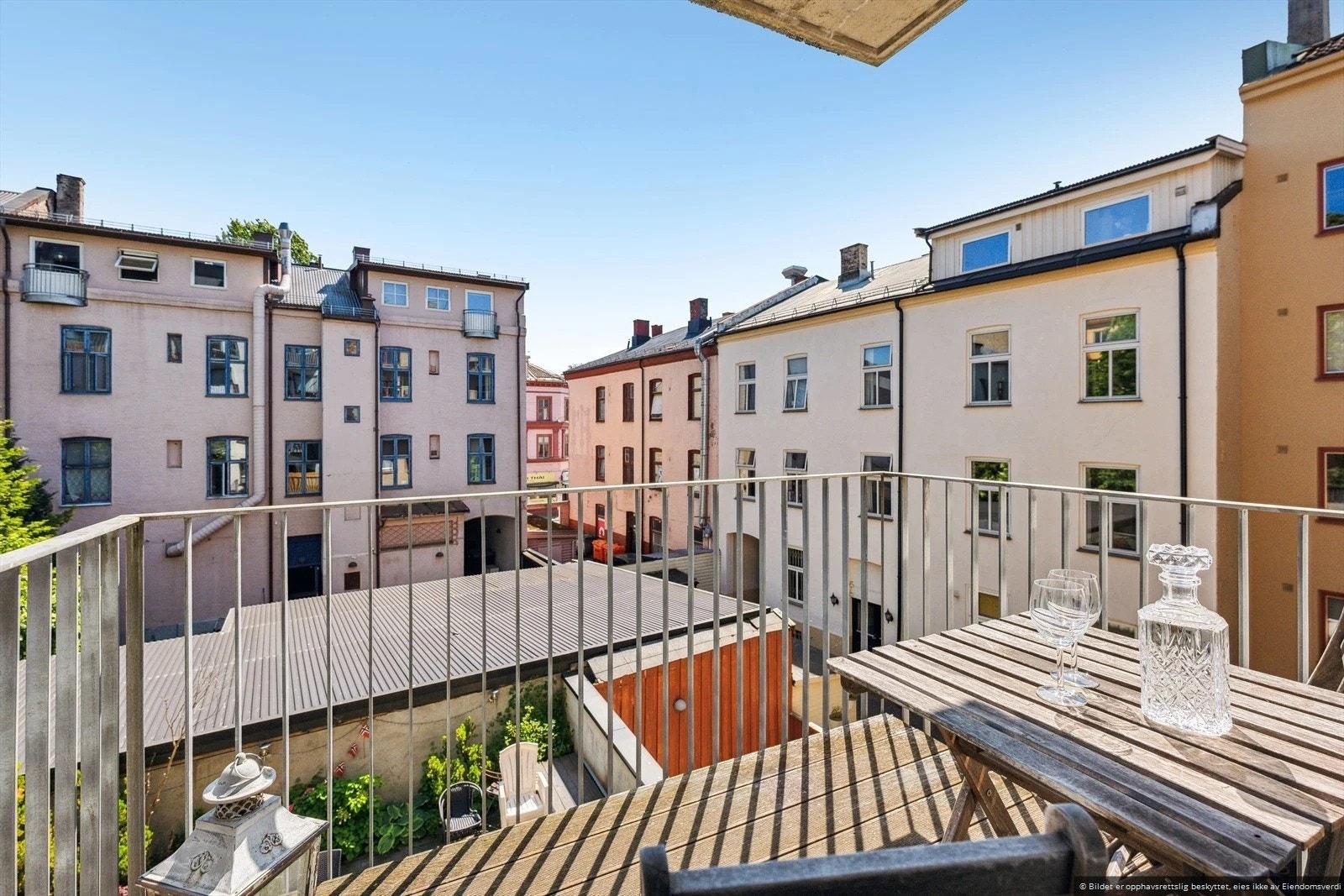 Balkongen er på 4 kvm og har gode solforhold morgen og formiddag Galleribilde