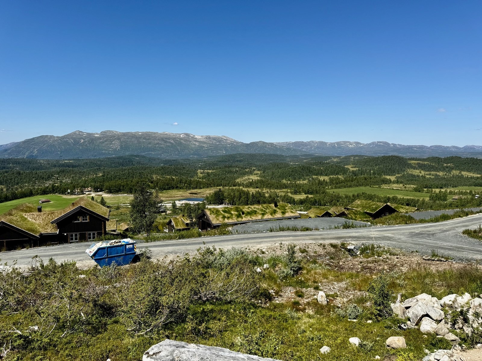Drømmetomt for drømmehytta - øverst i Maristigen! Her vil du garantert trives med panoramautsikt, eksepsjonelle solforhold og ski inn/ski ut rett fra døren. En sjelden mulighet i et ettertraktet fjellområde! Galleribilde