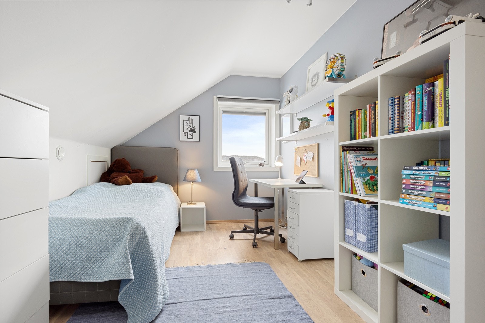 Boligen har totalt seks soverom, der fire ligger i andre etasje. Galleribilde