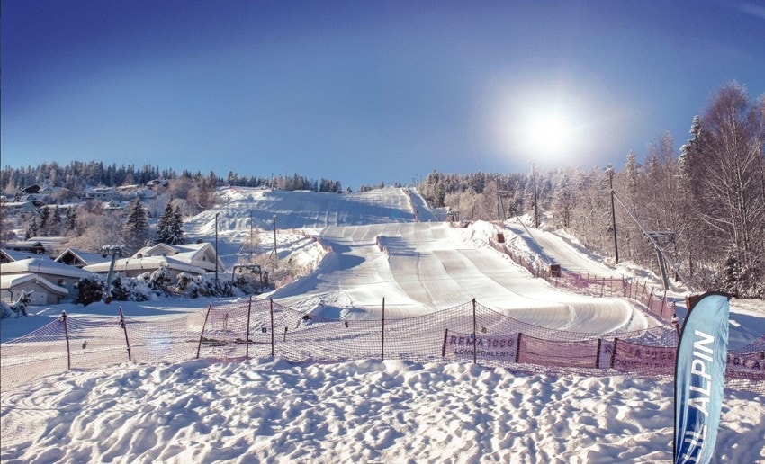 Fra eiendommen er det kort vei til Lommedalen Skisenter, et familievennlig alpinanlegg for alle ferdighetsnivåer. Galleribilde
