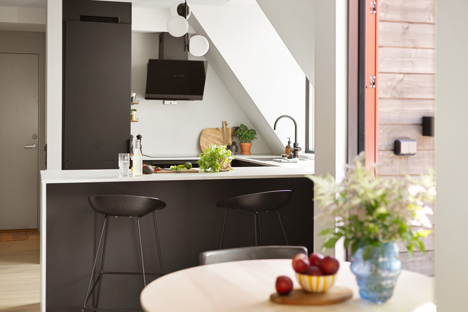 Leiligheten ble bygget i 2019/20 og holder en gjennomgående høy standard fra da. Galleribilde