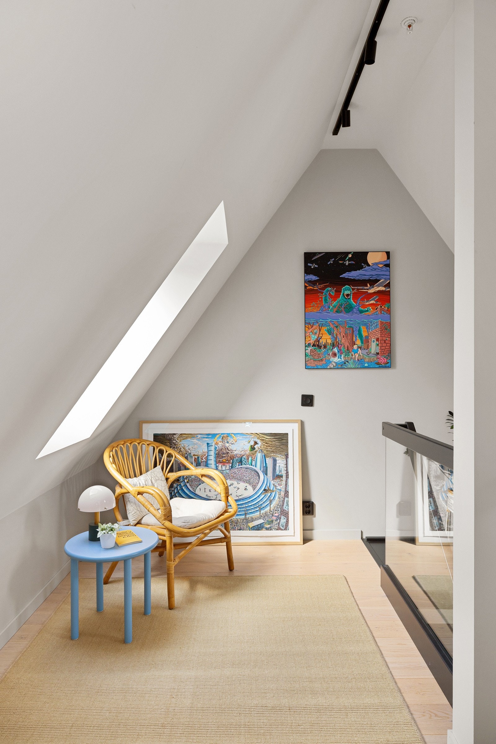 Hemsen har et gulvareal på ca. 22m² og består av gang/hemsrom og en bod som i dag er innredet som loftstue. Galleribilde