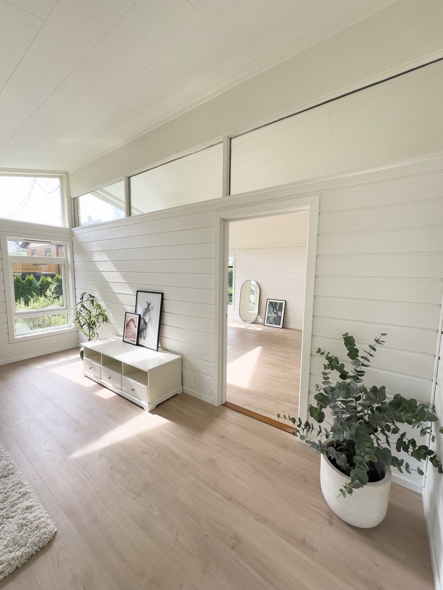 Fra stua kan man gå inn på kjøkkenet Galleribilde