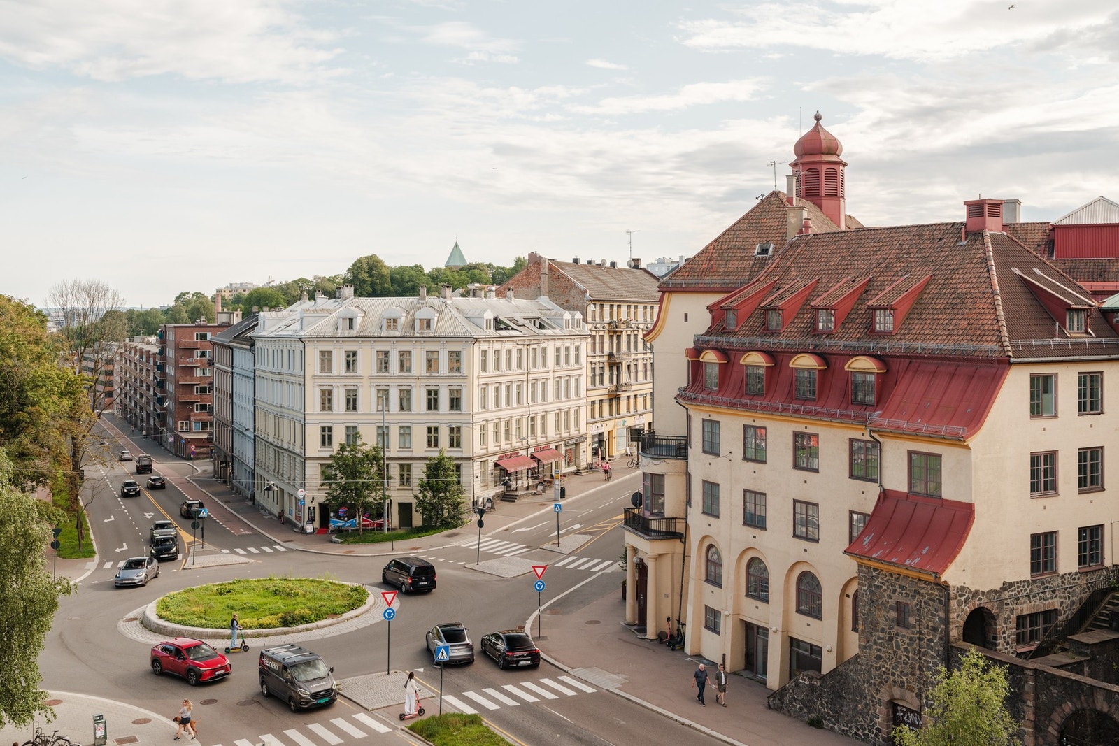 Leiligheten byr på flere flotte kvaliteter og har en perfekt beliggenhet for deg som ønsker å bo sentralt i Oslo. Galleribilde