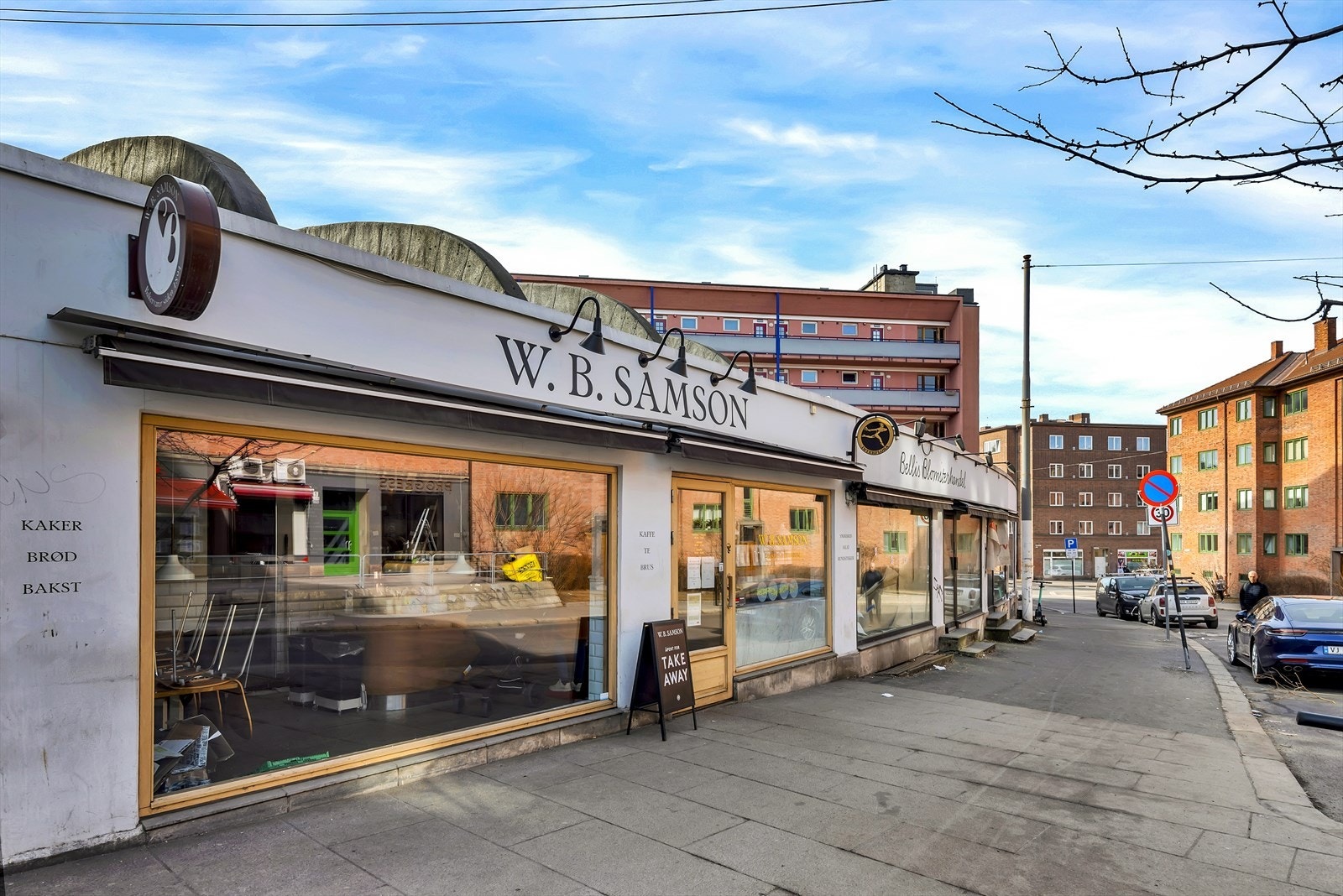 Leiligheten har nærhet til kaféer og andre koselige spisesteder. Galleribilde