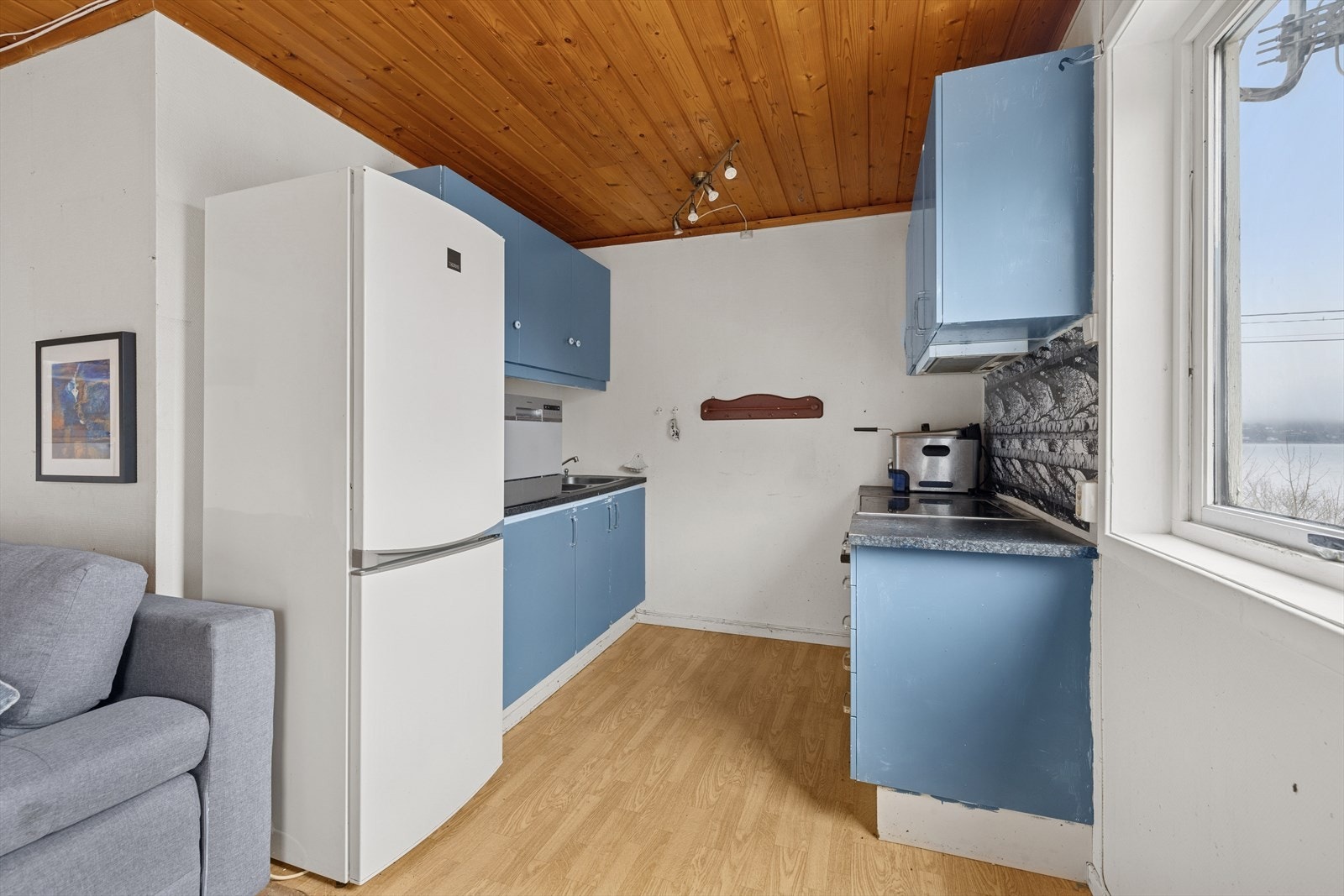 Åpen kjøkkenløsning i sidebygning. Galleribilde