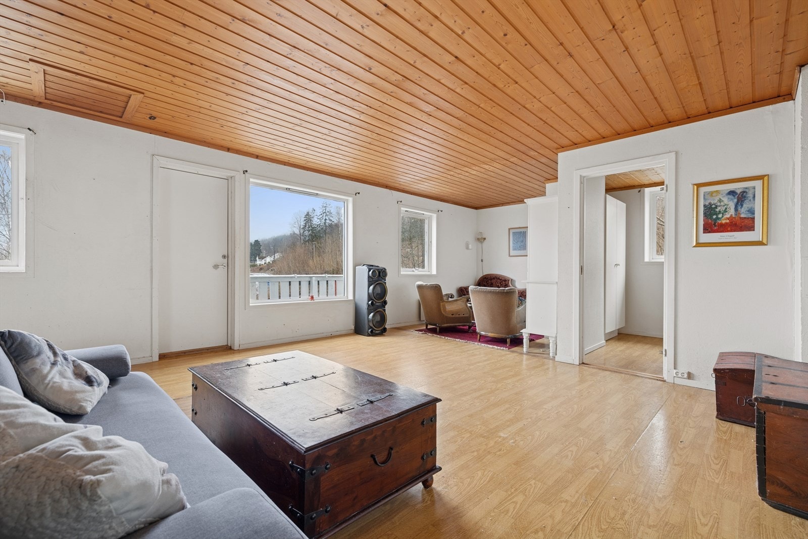 I stuen er det plass til sofaseksjon og øvrig møblement. Galleribilde