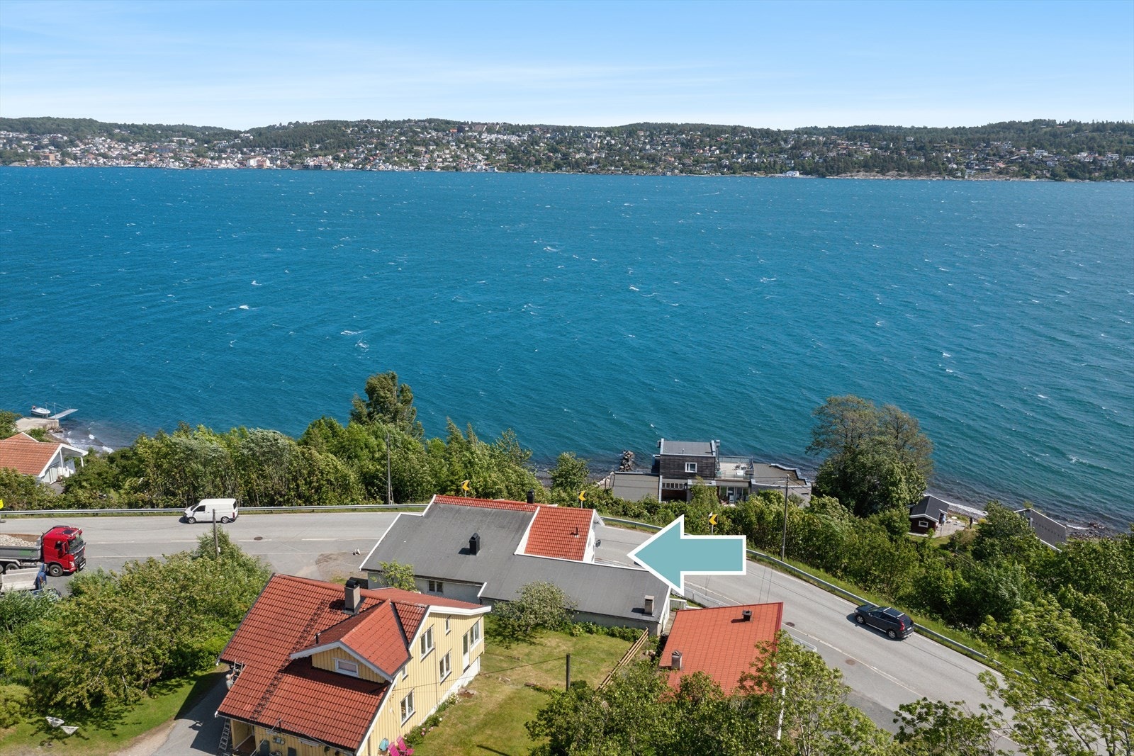 Kort vei til Sætre med kan by på hyggelig uteliv med diverse serveringssteder, dagligvarebutikker og restauranter. Galleribilde