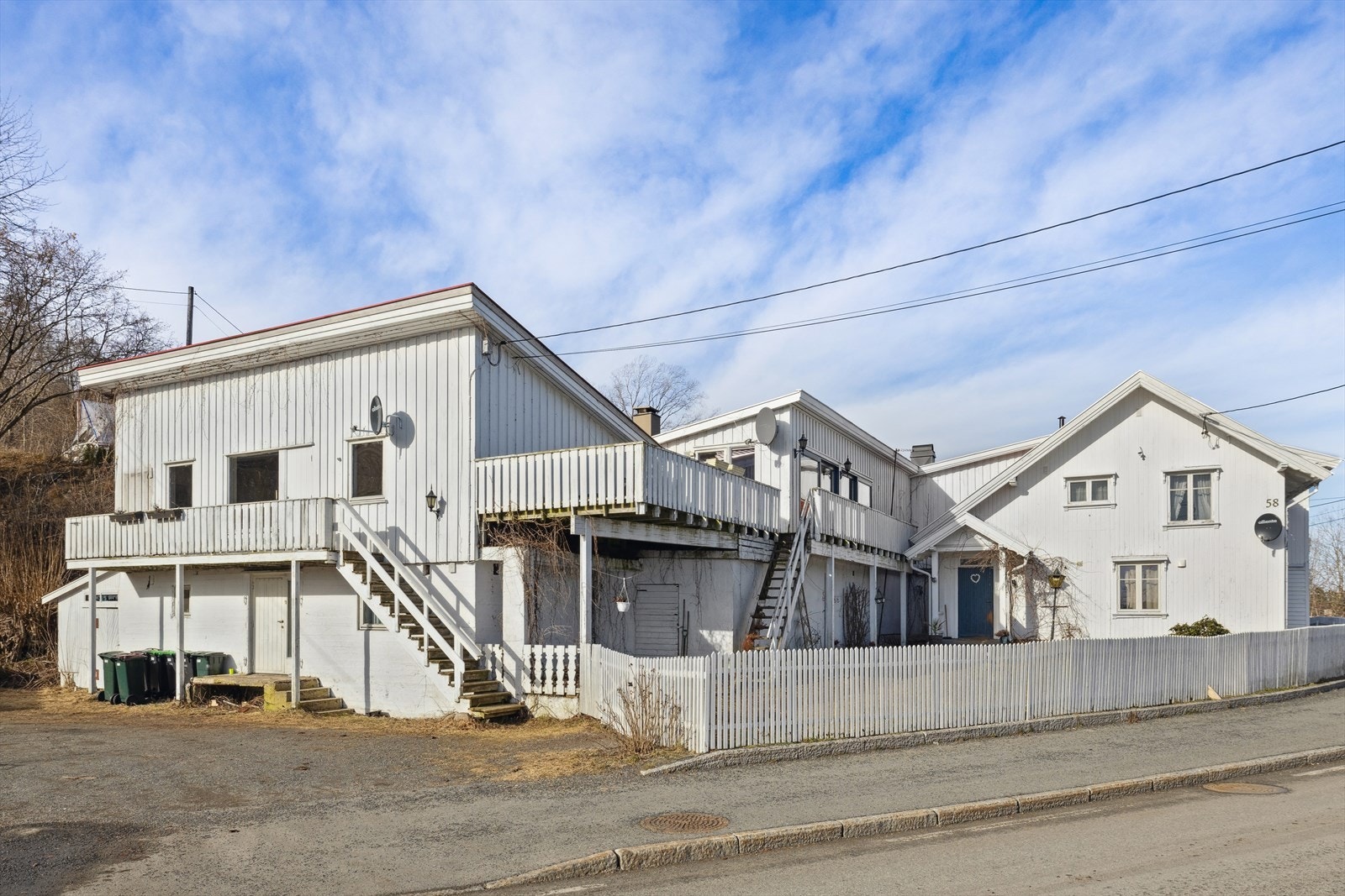 Stor og innholdsrik eiendom beliggenhet på Storsand med panorama fjordutsikt! Galleribilde
