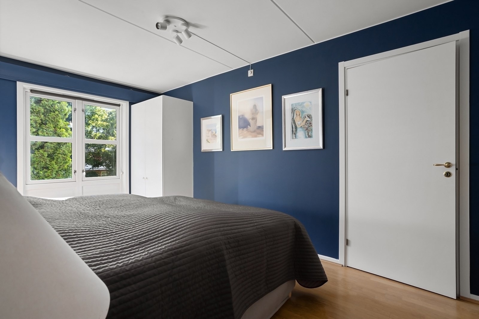 Hovedsoverom med praktisk kott/innvendig bod Galleribilde