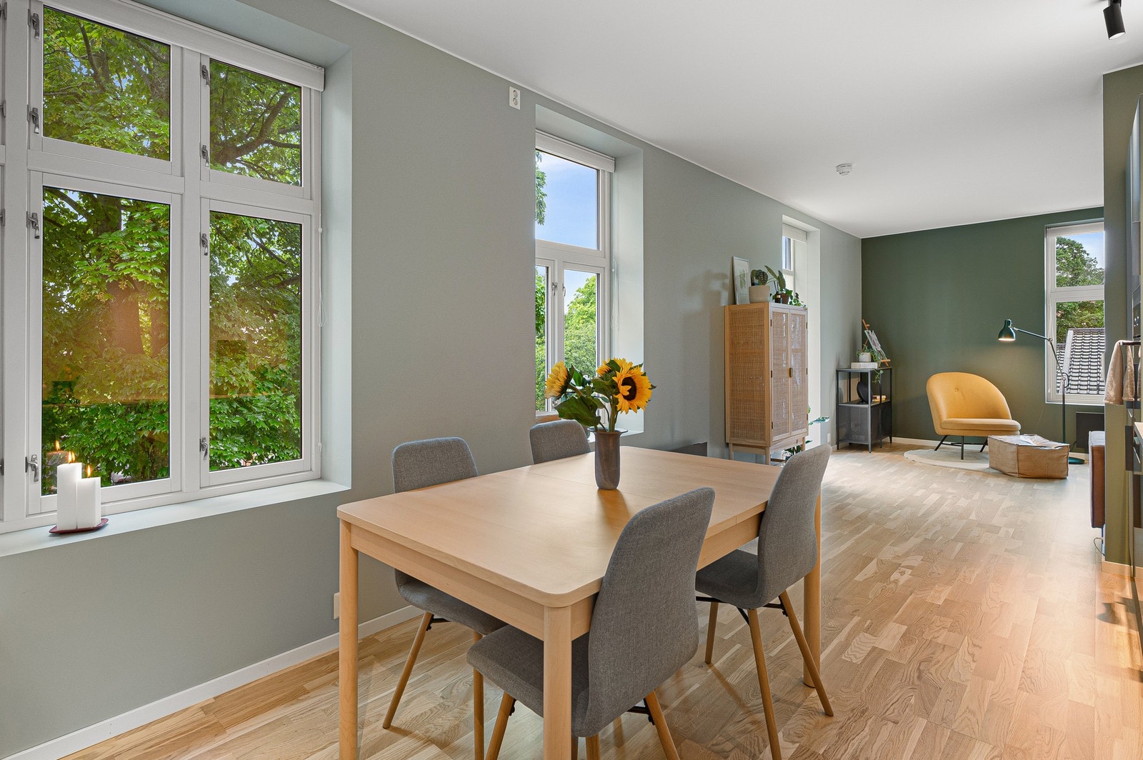 God plass til spisebord på kjøkken. Galleribilde